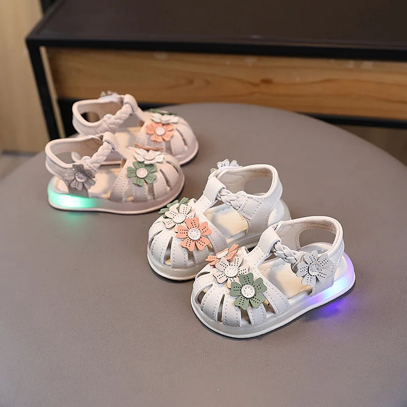 BackUpMyFilesNow® beige summer kids' sandals with LED lights, princess flower design, lightweight and versatile for girls.