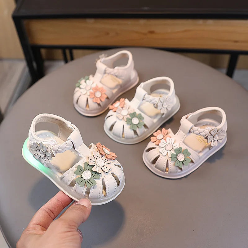 Beige lightweight summer sandals for kids with LED lights, floral design, simple and versatile style, perfect for girls.
