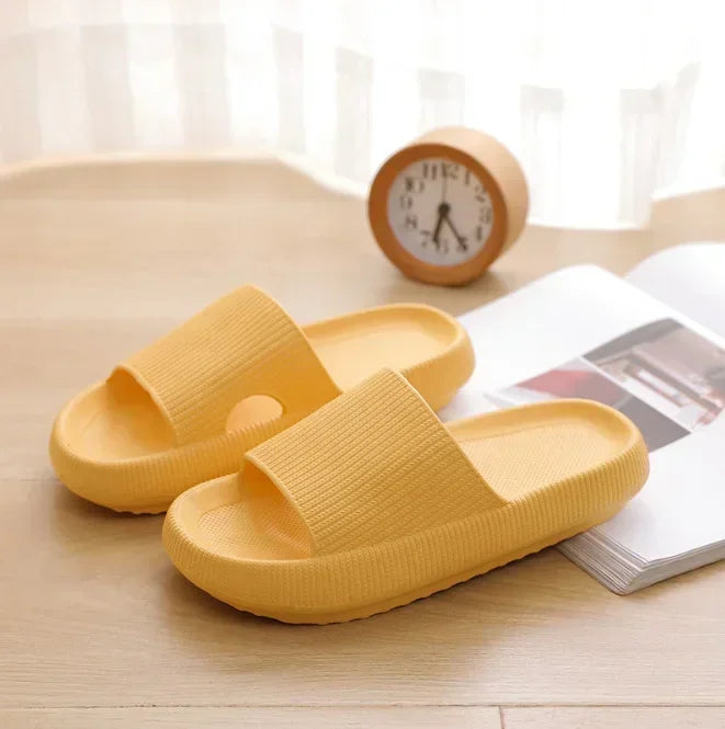Beige EVA thick sole 4cm beach slippers with cloud-like comfort, ideal for indoor and outdoor summer wear, for men and women.