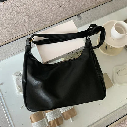 Black 2025 women’s handbag with soft PU leather, foldable slouchy tote, crossbody style, zipper closure, vintage design