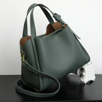 Black women's shoulder handbag with retro style, simple design, textured surface, large capacity, portable messenger bucket bag.