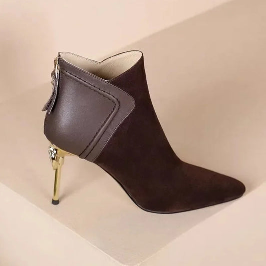 Black vintage pointed toe ankle boots for women with back zippers, short heel, elegant style, suitable for autumn and winter fashion.