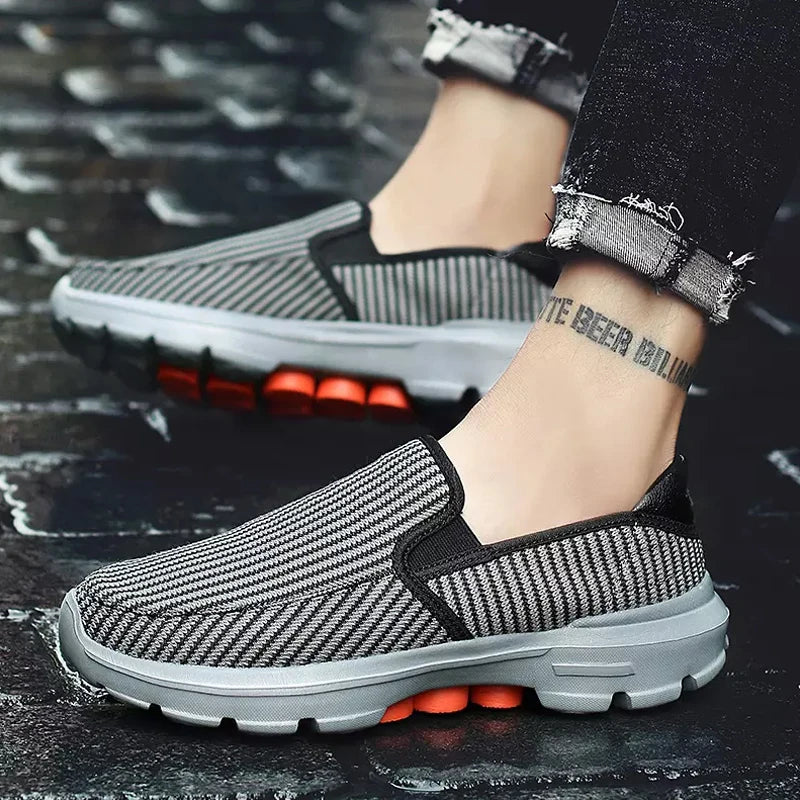 Black men’s slip-on loafers with breathable upper, casual driving shoes, non-slip sole, available in size 45 for comfortable wear.