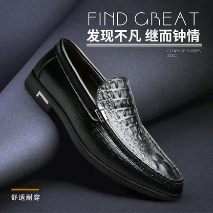 Black men's slip-on loafers made of genuine leather, casual and driving shoes, perfect for summer and formal occasions.
