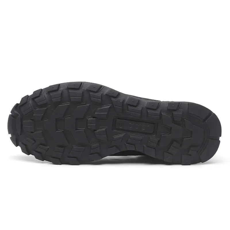 Black men's lightweight running and hiking shoes with a trendy natural style, suitable for outdoor mountain climbing and camping.