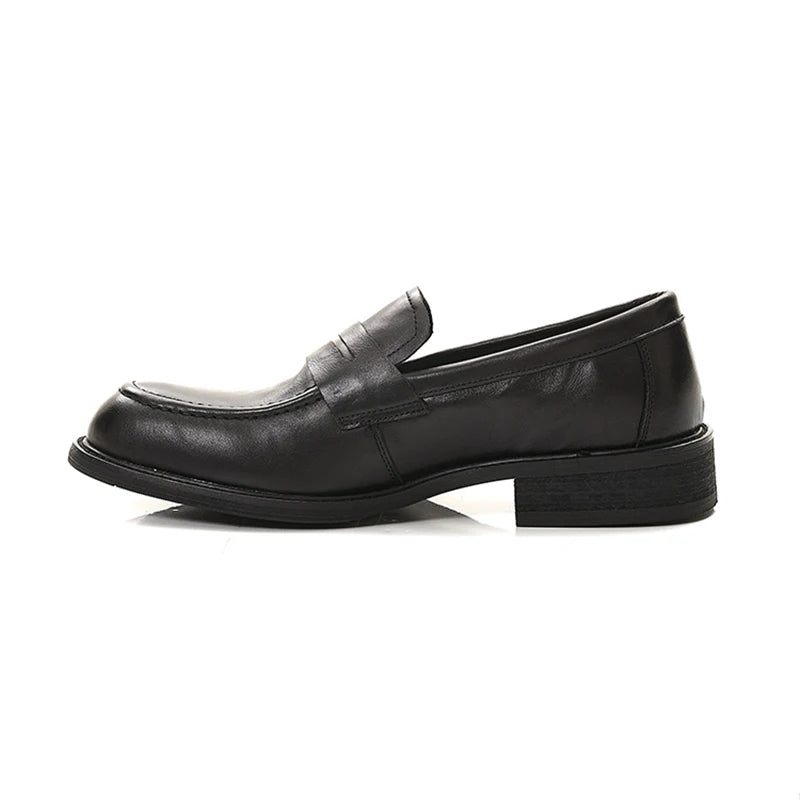 Elegant black slip-in loafers for men with square toe, genuine cowhide leather, suitable for formal and commuting occasions.