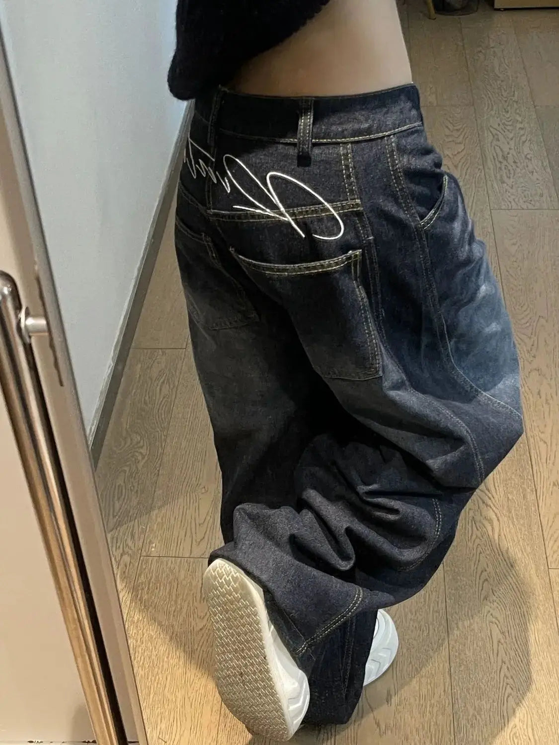 Black women's high waist vintage-style hip hop straight baggy denim jeans with wide-leg fit, street Y2K American fashion.
