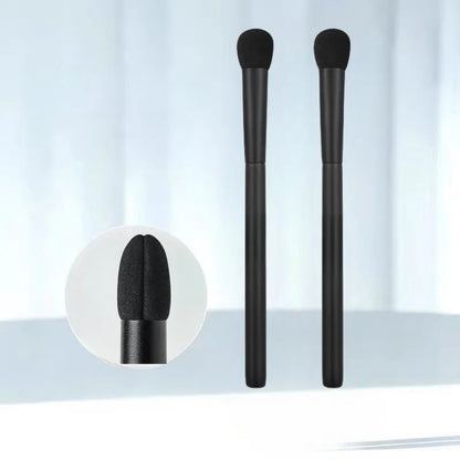 High-quality flat blusher makeup brush with synthetic hair and handle, ideal for cheek contouring and blending.