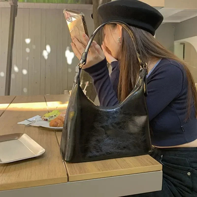 Avocado green women's shoulder handbag with a casual hobo style, ideal for spring and summer fashion and daily commuting.