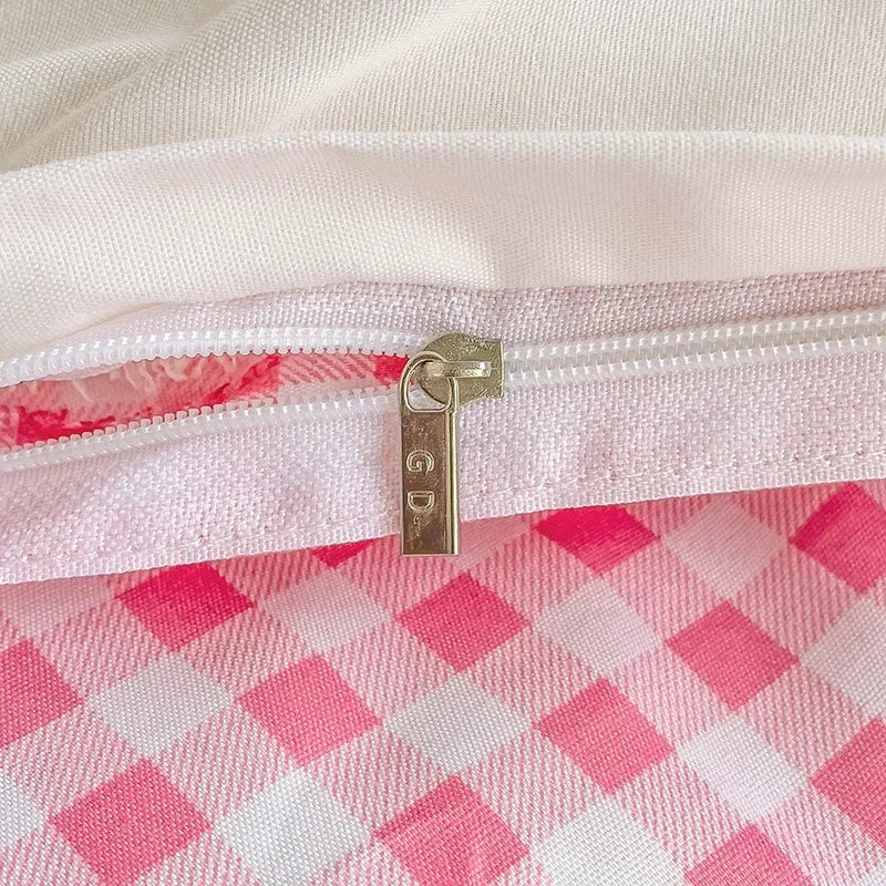 Cartoon-style kids bed sheet set with cute bunny print, breathable and durable queen or king size bedding from BACKUPMYFILESNOW.COM®.