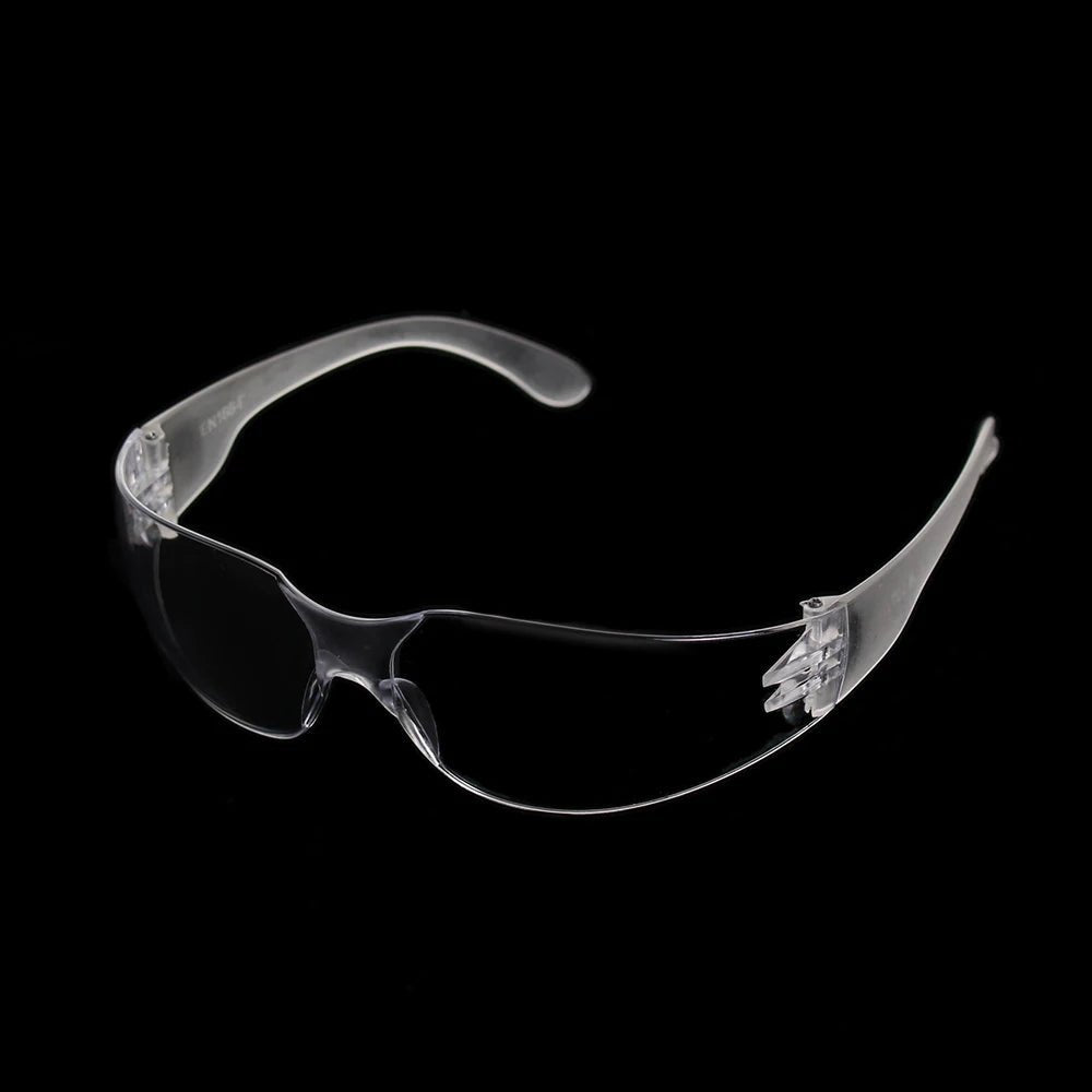 Clear safety goggles with ventilation, anti-fog and sand-proof design, providing protective eye protection for lab and safety use.