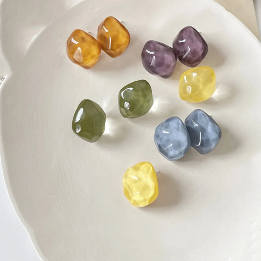 Colorful resin non-pierced irregular geometric ear clip earrings for women, stylish fashion earcuffs with candy colors.