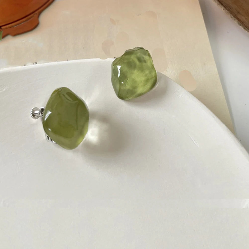 Candy color resin non-pierced geometric ear clip earrings, stylish fashion earcuffs for women with irregular shapes.
