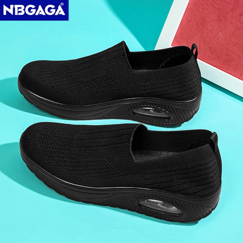 Dark blue women's vulcanized sneakers with platform sole, breathable casual design, flat style, ideal for walking and summer wear.