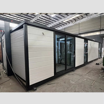 Luxury 20ft/40ft prefab modular container cabin with two bedrooms, modern design, expandable structure, suitable for hotel use.