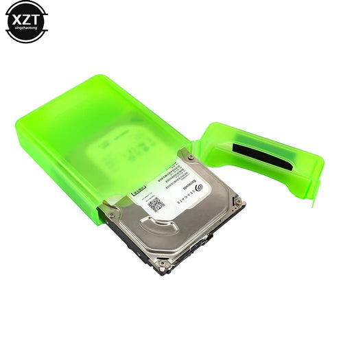 Green 2.5 inch IDE SATA HDD hard drive protection case with plastic housing, strong buckle, and secure storage for hard disks.