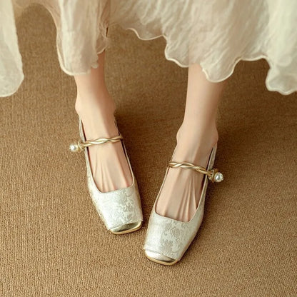 Women's green Baotou sandals with square head, shallow mouth, soft sole, thick heel, perfect for summer fashion.