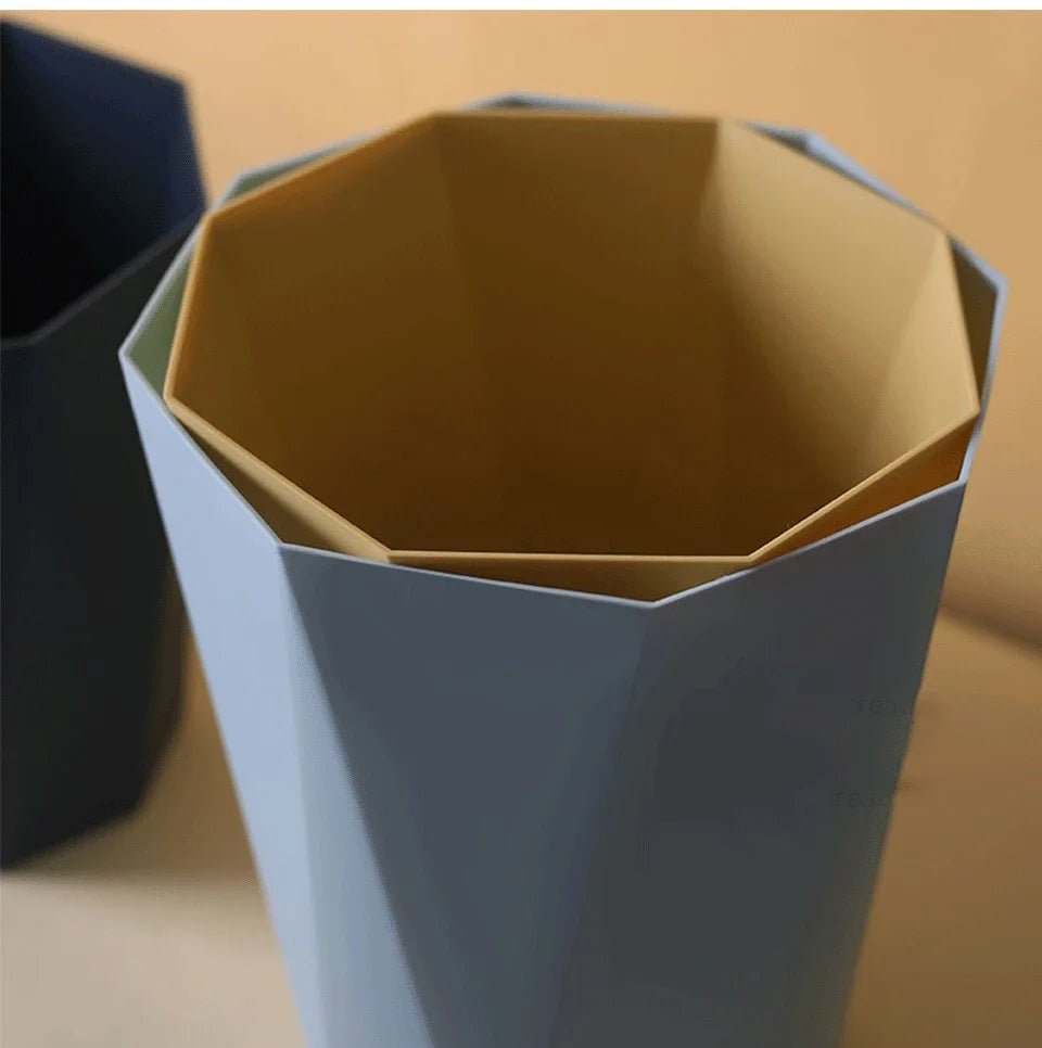 Green household plastic trash can with open top, large capacity, suitable for bathroom, bedroom, kitchen, or office use.
