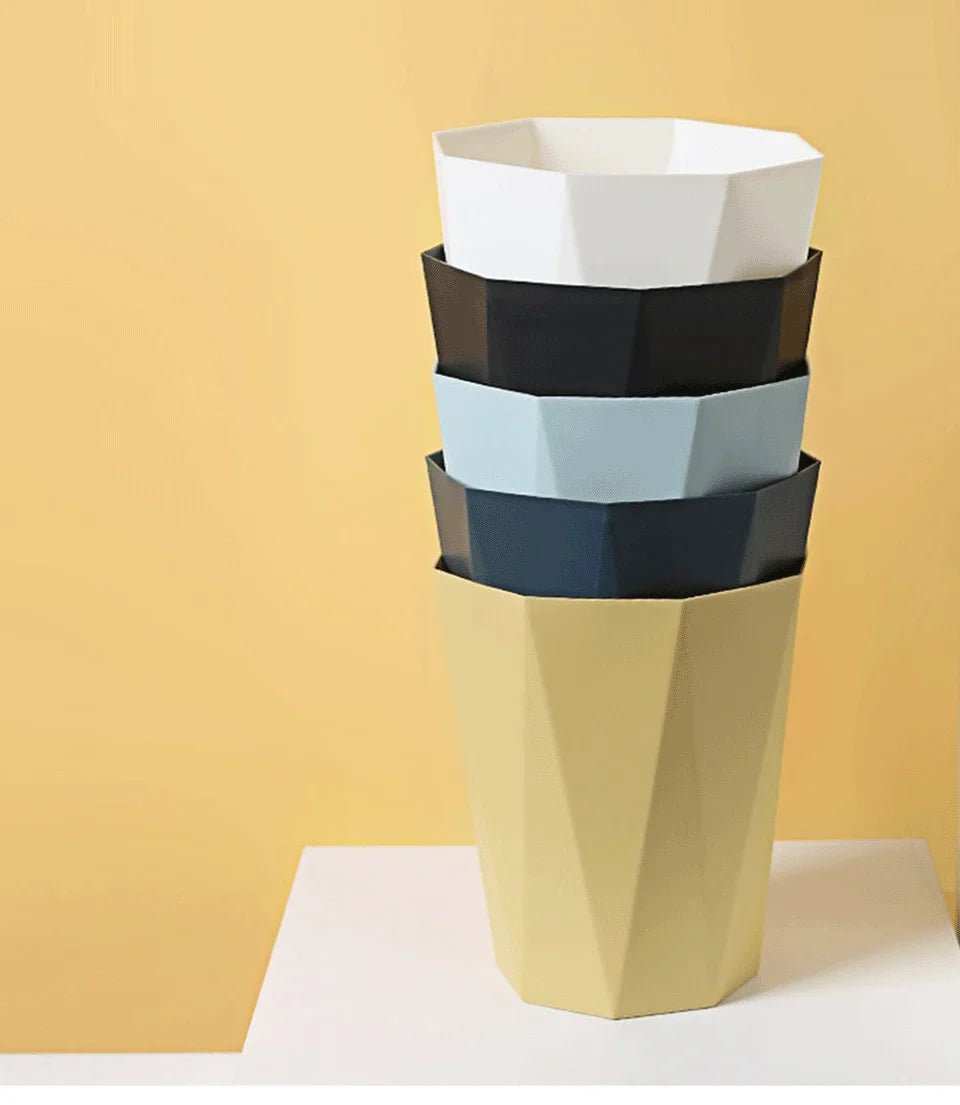 Green plastic household trash can with open top, large capacity, suitable for bathroom, bedroom, kitchen, or office.