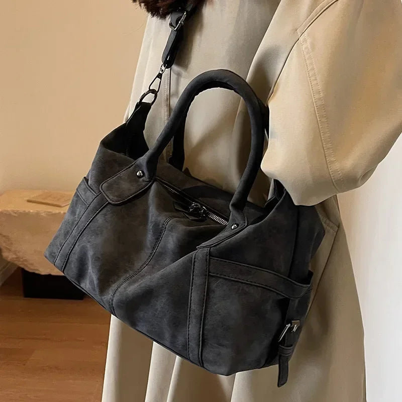 Retro design PU leather shoulder bag for women with high capacity, Korean fashion style, crossbody and tote options.