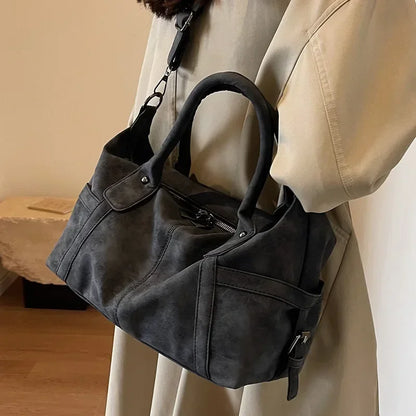Retro design PU leather shoulder bag for women with high capacity, Korean fashion style, crossbody and tote options.
