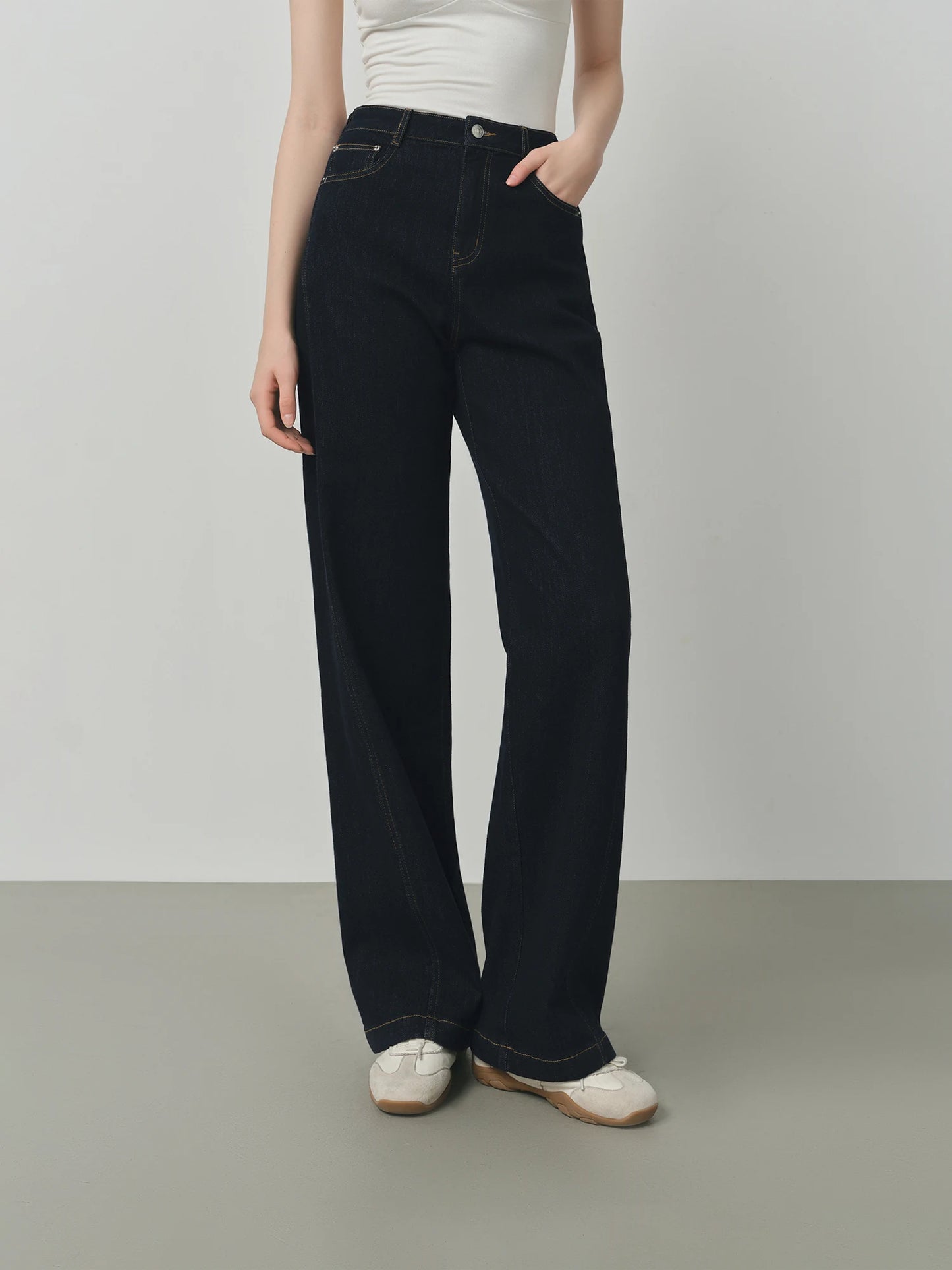 Light blue FSLE Retro Raw Denim high-waist straight-leg jeans for women, featuring 3D cut and slimming fit, ideal for early autumn.