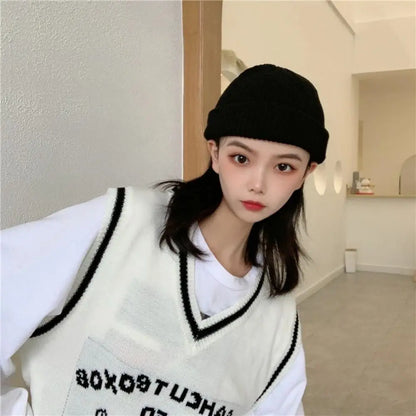 Grey unisex knitted winter beanie hat with elastic fit, casual style, suitable for women and men, solid color, autumn skullcap.