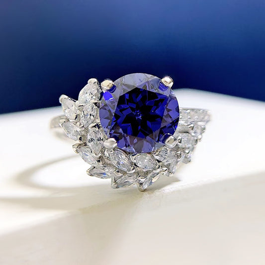 S925 silver round rhinestone engagement ring with sparkling stones, showcasing a elegant and shiny jewelry piece.