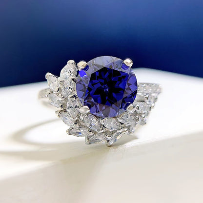 S925 silver round rhinestone engagement ring with sparkling stones, showcasing elegant jewelry design.