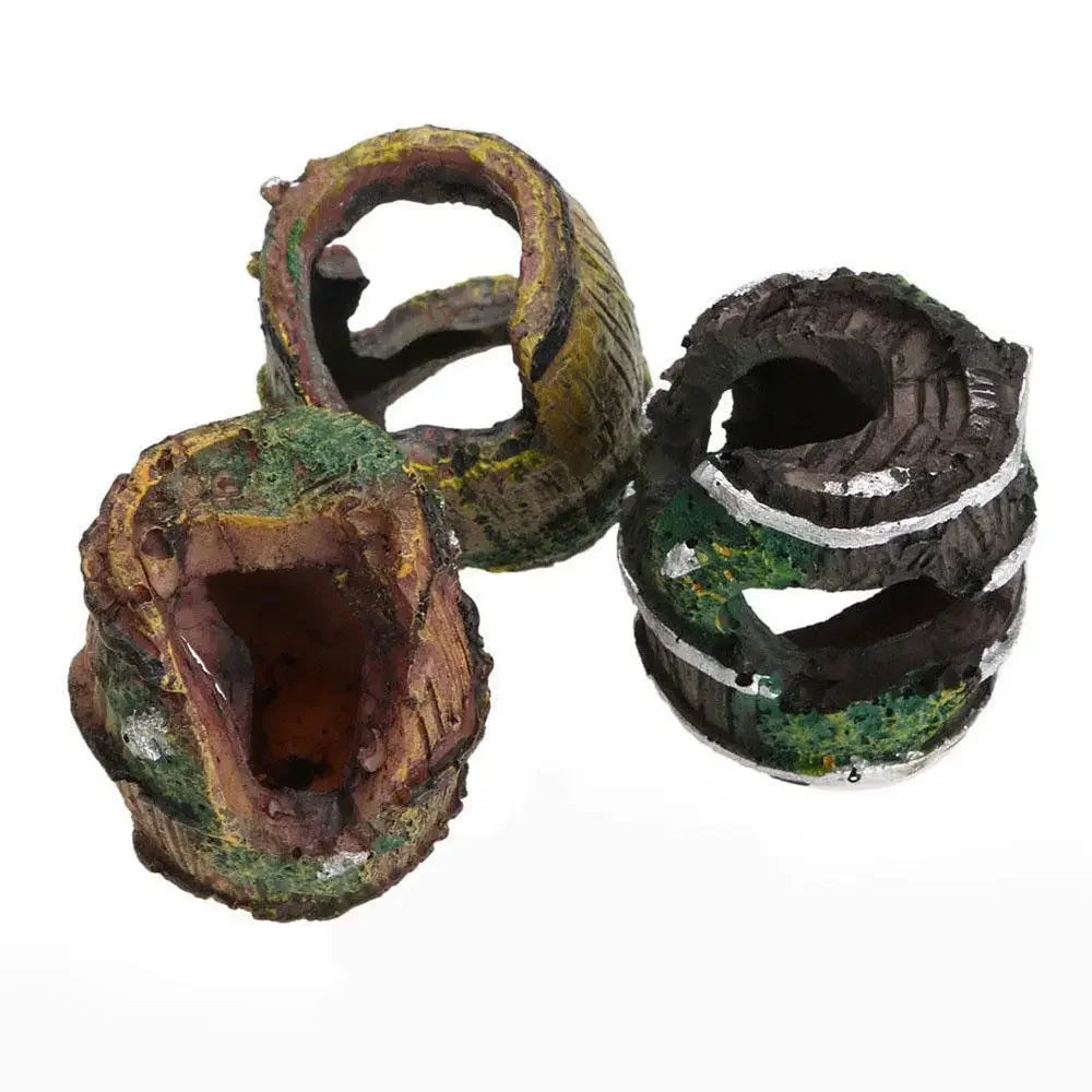 Artificial resin antique-style landscape decoration for fish tanks, featuring glass aquarium equipment and decorative aquatic supplies.