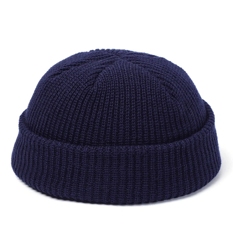 Red knitted beanie cap for men and women, warm wool fashion skullies and beanies for autumn and winter.
