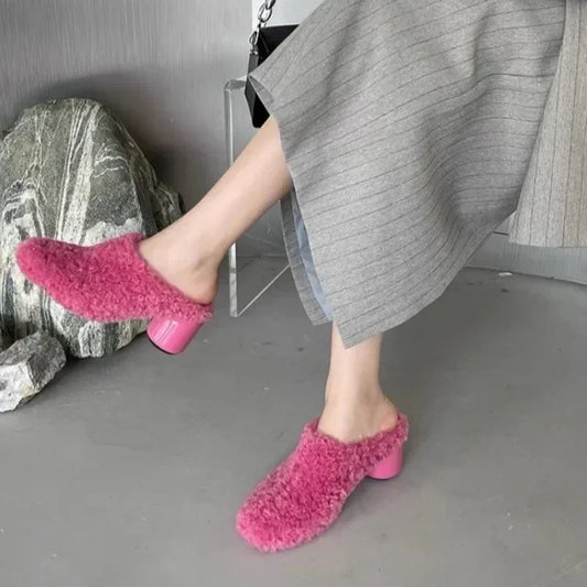 Rosy red women's slippers 2024, high-quality Baotou fashion short plush daily slip-ons with solid heel, stylish and comfortable.