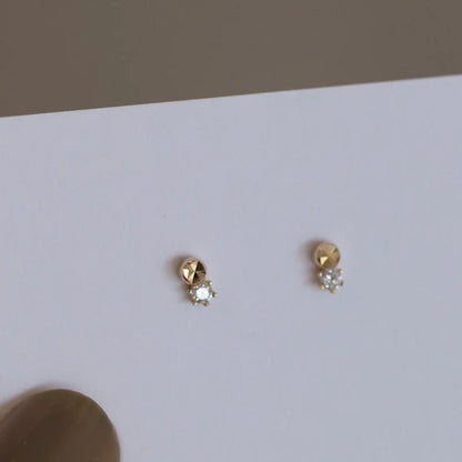 925 silver small stud earrings with round cubic zirconia, minimalist design, perfect gift for her.