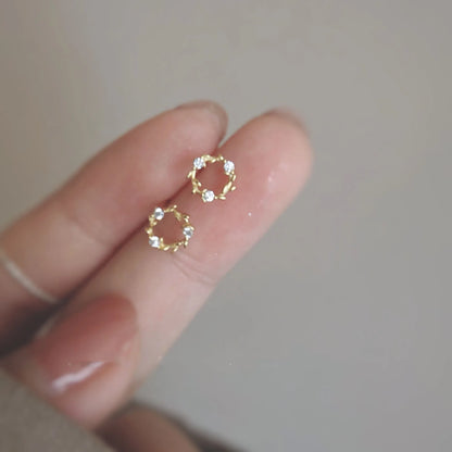 925 silver small stud earrings with round cubic zirconia, minimalist design, perfect gift for her.