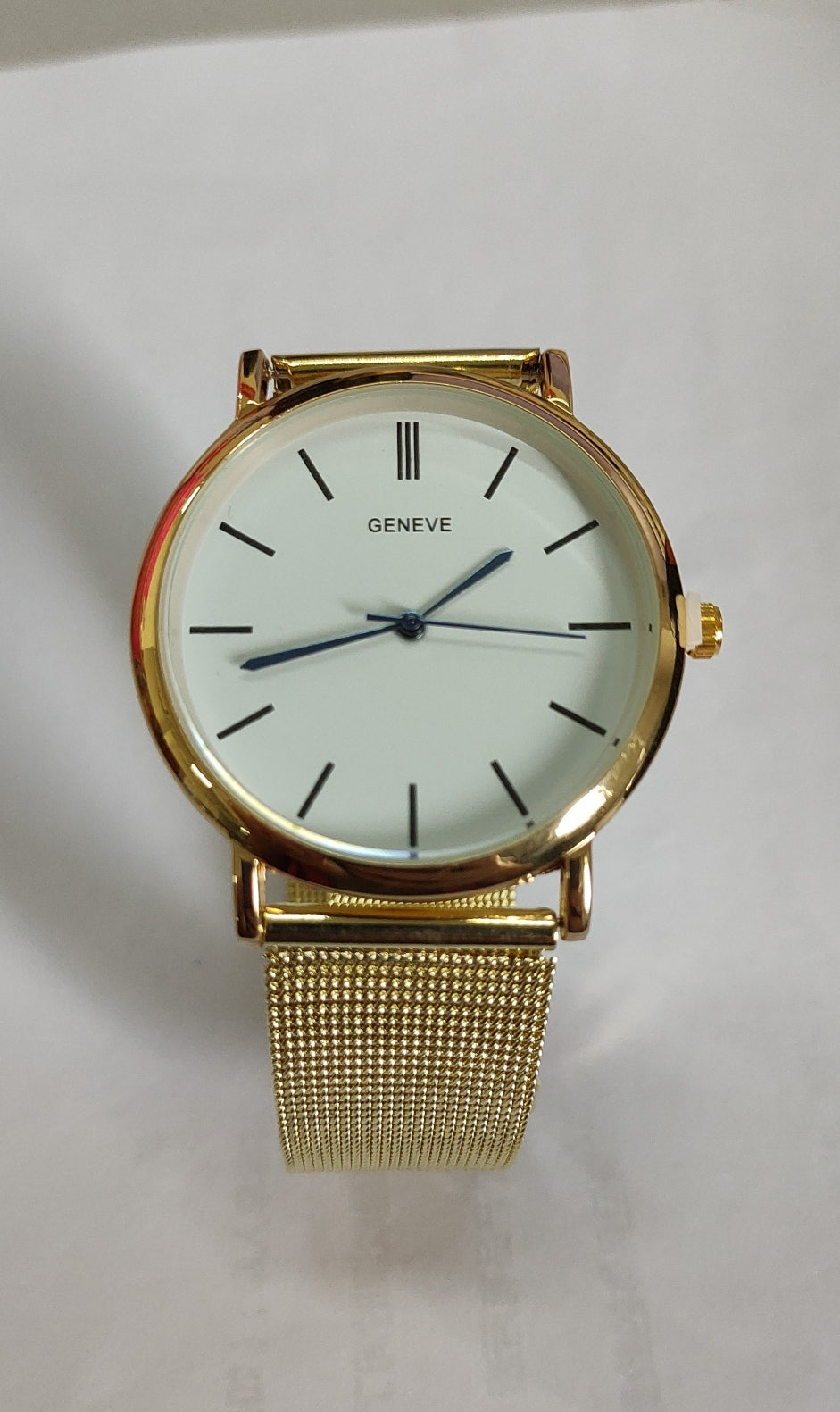 Silvery quartz business watch with a sleek round face and metal band, designed for professional and formal wear.