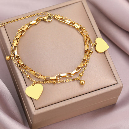 Couple's bracelet with double heart vintage design featuring intertwined hearts, crafted with elegant metal for a romantic look.