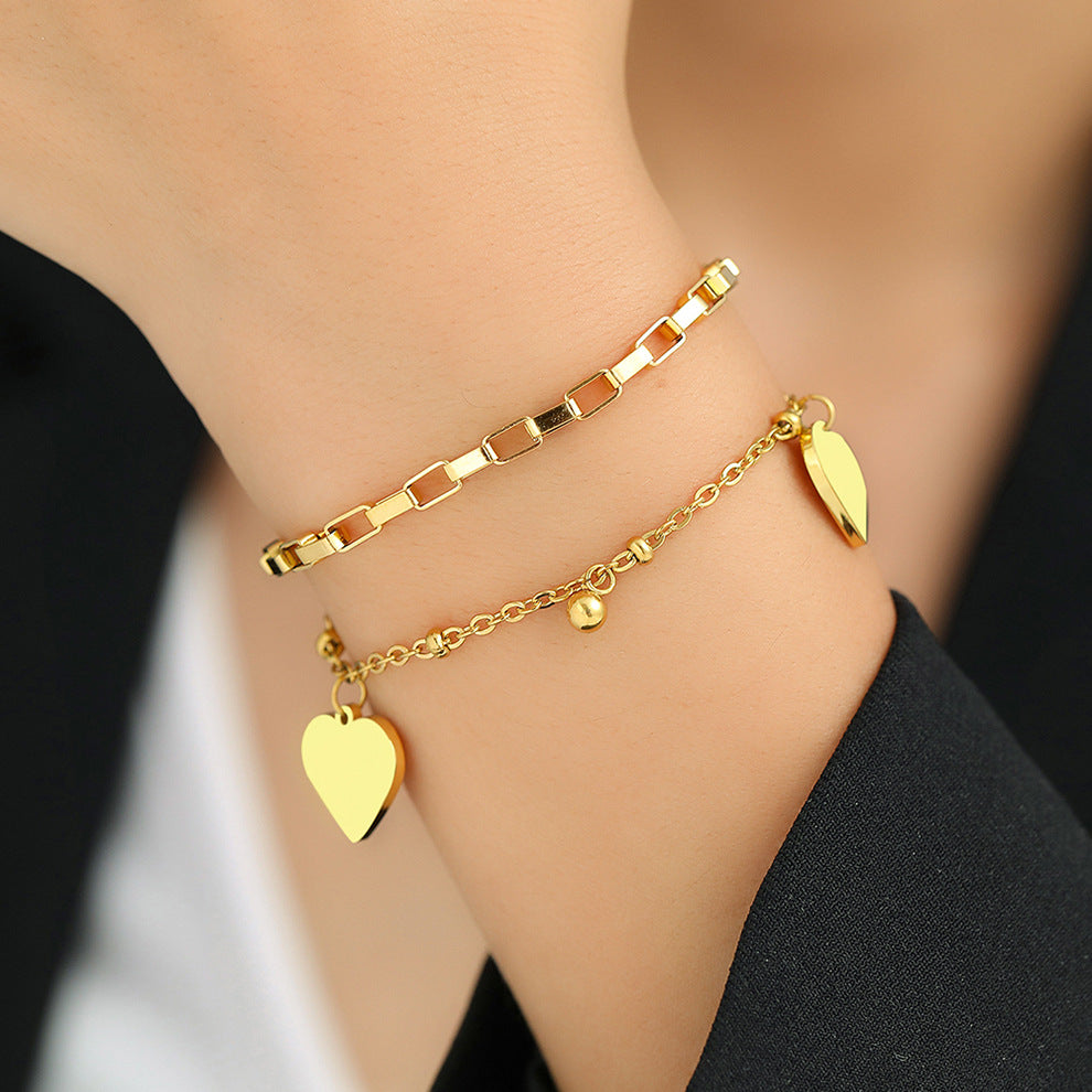 Couple's bracelet with double heart vintage design, featuring intertwined hearts, in silver-tone metal, symbolizing love and connection.