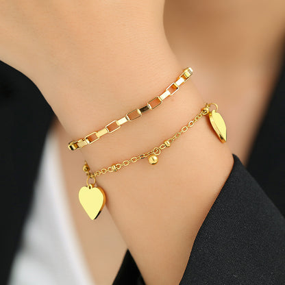 Couple's bracelet with double heart vintage design, featuring intertwined hearts, in silver-tone metal, symbolizing love and connection.