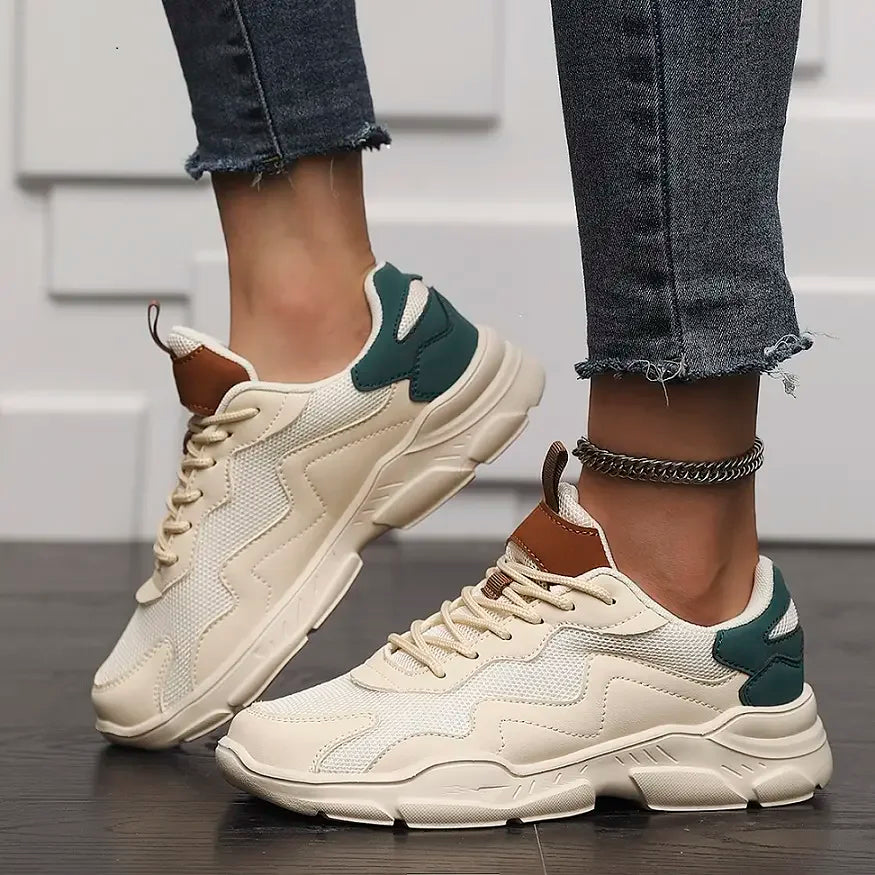 Lightweight black mesh sneakers for women and men, breathable and versatile casual shoes with a comfortable design.