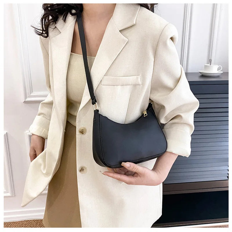 White trendy solid-color handbag, small square style, stylish high-quality single-shoulder armpit bag for women.