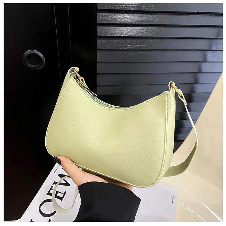 White trendy solid-color handbag, stylish small square shoulder bag with high-quality design and sleek single-shoulder style.