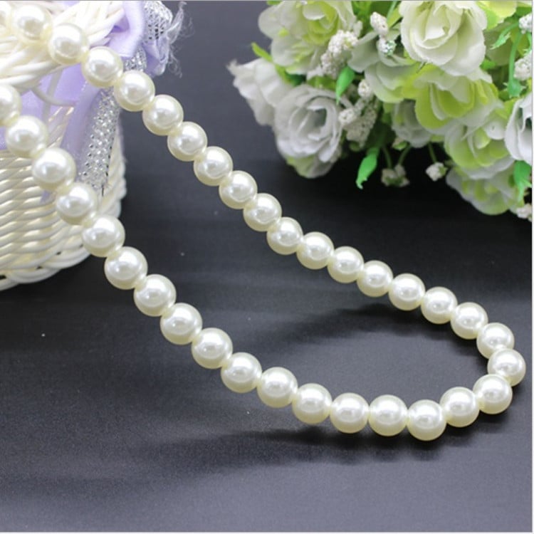 White natural freshwater pearl necklace with a delicate strand, showcasing smooth, lustrous pearls perfect for elegant jewelry.