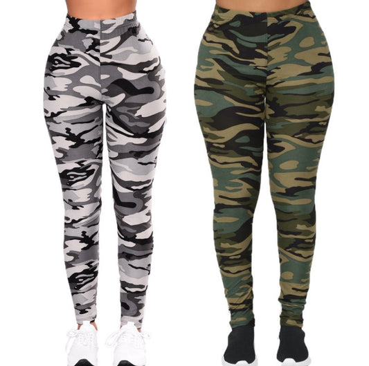 Camouflage printed grey casual leggings with elastic waistband and slim fit silhouette