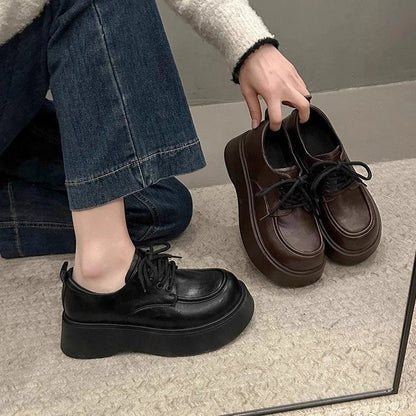Black lace-up leather work shoes for comfortable commuting