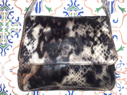 Handmade women's handbag with handles, featuring a stylish design and natural craftsmanship, perfect for everyday use.