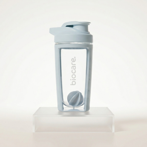 Biocare Clear Shaker Cup with a secure lid and mixing grid, transparent plastic for easy beverage preparation and mixing.