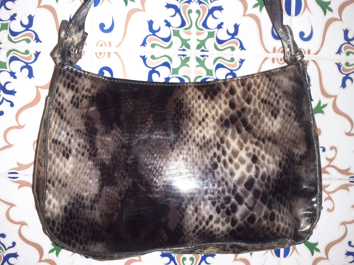 Handmade women's bag with handles, stylish and spacious, featuring natural leather textures and detailed craftsmanship.
