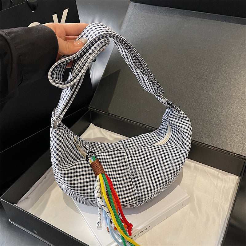 Large-capacity casual niche-style crossbody bag for students, spacious everyday shoulder bag in a simple design