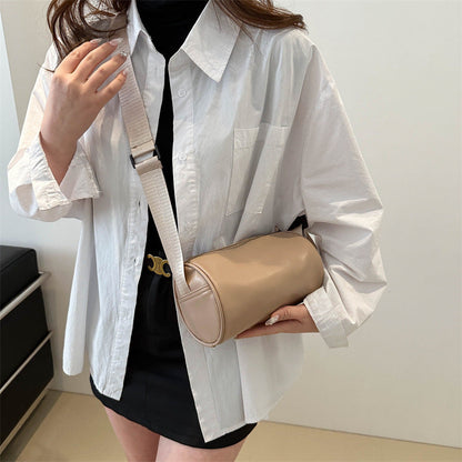 Simple fashion crossbody shoulder bag with adjustable strap in a minimalist design