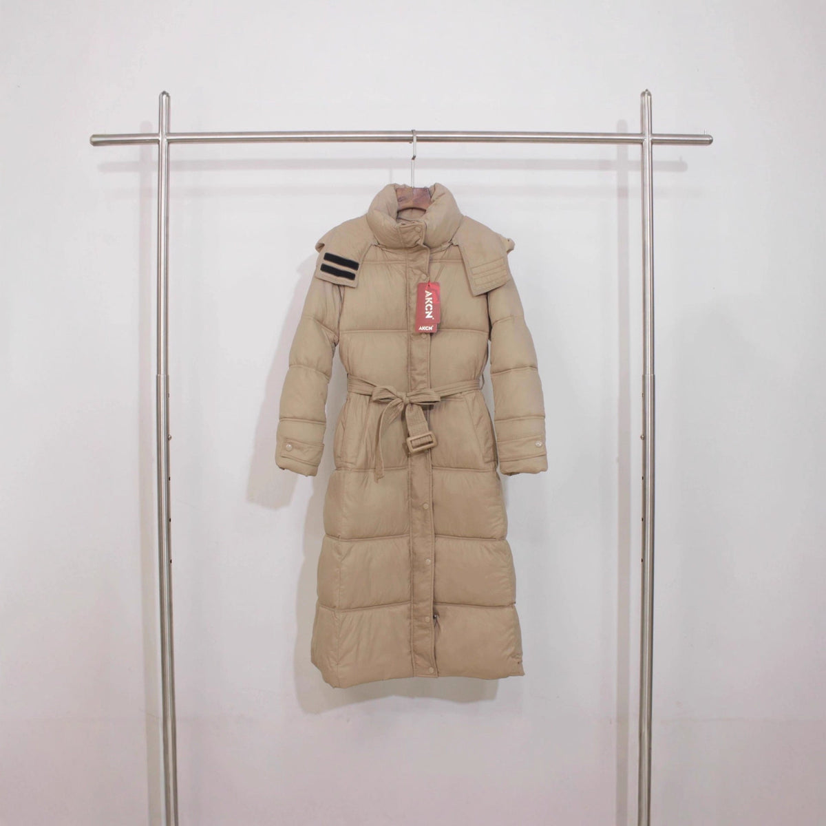 Women's winter hooded coat in a stylish tide design
